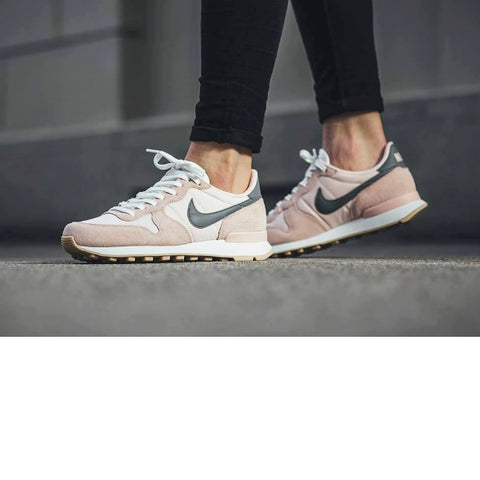 נעלי סניקרס ניק NIKE לנשים דגמי חורף