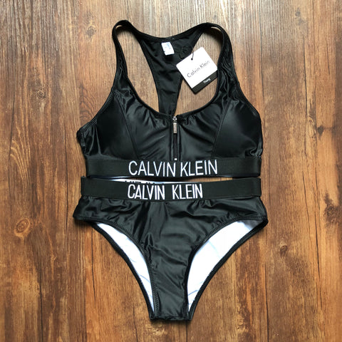 בגד ים מושלם של קלווין קליין Calvin Klein